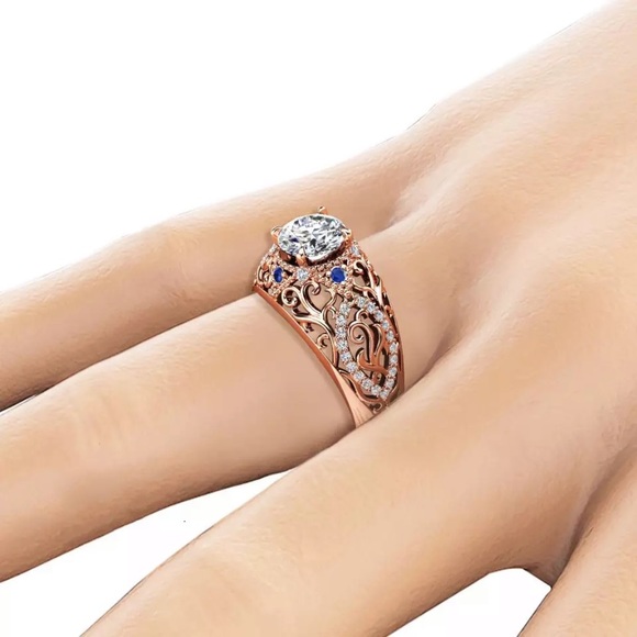 ~•New•~ 18k Rose Gold and Diamond Ring - Picture 5 of 5